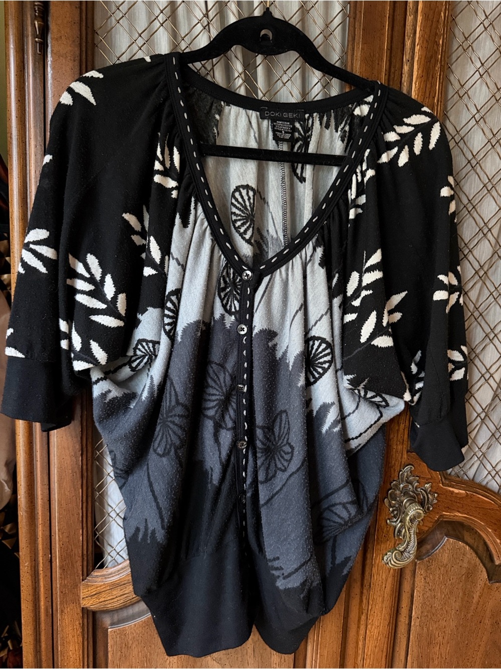 Doki Geki Vintage Y2K Abstract Floral V Neck Blouse SIZE SMALL
